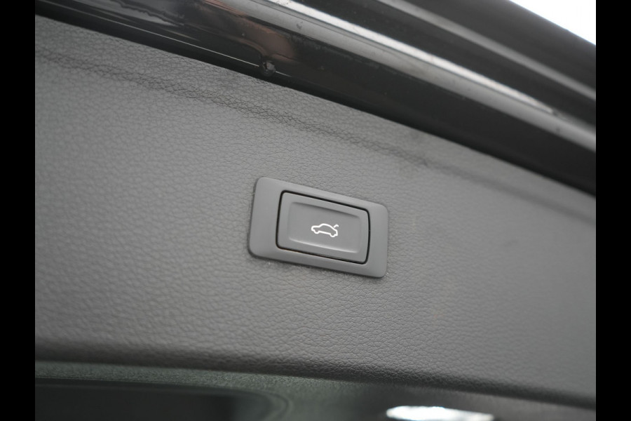 Audi Q5 50 TFSI e quattro S Line PHEV 300pk Dealer O.H | Trekhaak Af Fabriek | 360 Camera | Adaptive Cruise | Head Up | Lederen Stoelen Memory & Verwarmd | Blis | Keyless | Navigatie | Virtual | DAB | 19"L.M | Plug In Hybrid |