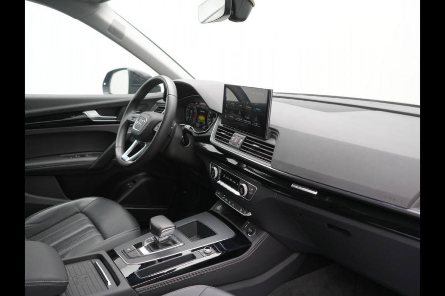 Audi Q5 50 TFSI e quattro S Line PHEV 300pk Dealer O.H | Trekhaak Af Fabriek | 360 Camera | Adaptive Cruise | Head Up | Lederen Stoelen Memory & Verwarmd | Blis | Keyless | Navigatie | Virtual | DAB | 19"L.M | Plug In Hybrid |
