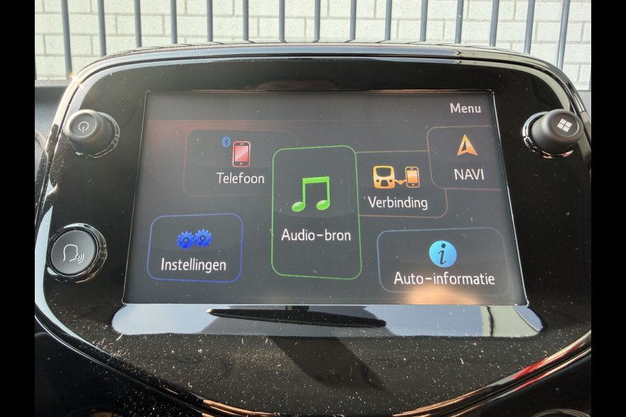Citroën C1 1.0 VTi Airscape Shine (Navigatie - Automatische Airco - Camera - Apple Carplay - DAB - Elektrisch vouwdak - 15"Lichtmetalen vel