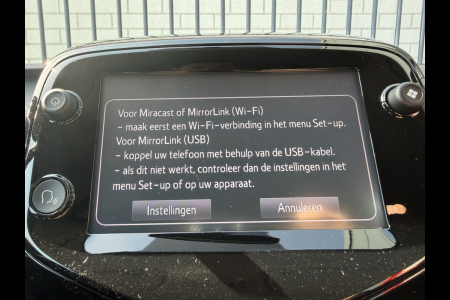 Citroën C1 1.0 VTi Airscape Shine (Navigatie - Automatische Airco - Camera - Apple Carplay - DAB - Elektrisch vouwdak - 15"Lichtmetalen vel