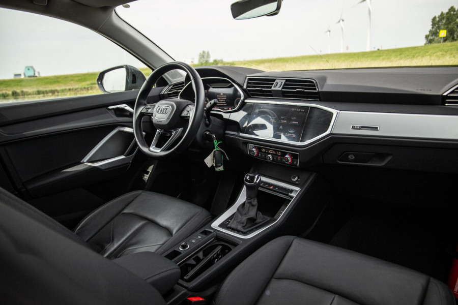 Audi Q3 Sportback 45 TFSI e Edition ADAPTIVE CRUISE  / CARPLAY / DEALER ONDERHOUDEN / AUTOMAAT