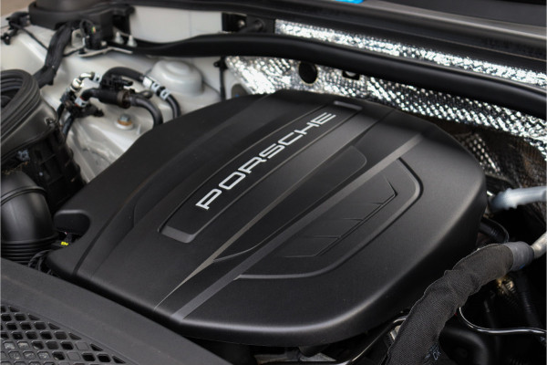 Porsche Macan 2.0 **Krijtgrijs/Pano/Lucht/Sportdesign/Sport uitlaat**
