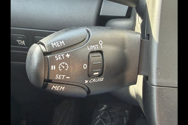 Citroën C3 Aircross 110pk Shine (Trekhaak - Camera - Grip Controle - Automatische Airco - Navigatie - LED - Apple Carplay)