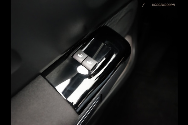 Citroën C3 1.2 PureTech Red & white edition (APPLE CARPLAY,NAVIGATIE,PARKEERSENSOREN,COMFORT-STOELEN,LED VERLICHTING,NIEUWE APK)