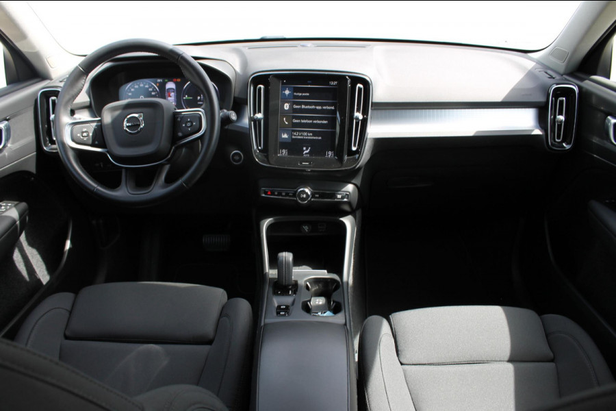 Volvo XC40 T5 262PK Automaat Recharge Business Pro Blis / Panoramisch schuif-kaneldak / Adaptieve Cruise Control / Parkeersensoren voor en achter met parkeercamera /Cross traffic alert