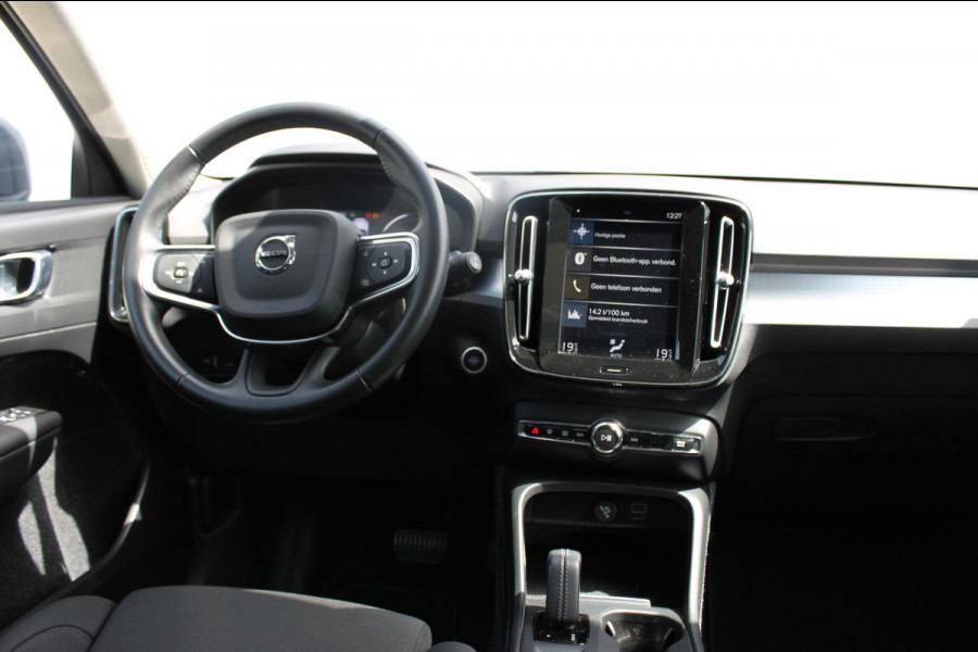 Volvo XC40 T5 262PK Automaat Recharge Business Pro Blis / Panoramisch schuif-kaneldak / Adaptieve Cruise Control / Parkeersensoren voor en achter met parkeercamera /Cross traffic alert