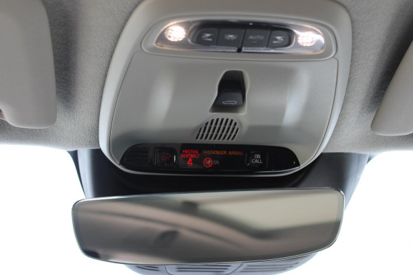 Volvo XC40 T5 262PK Automaat Recharge Business Pro Blis / Panoramisch schuif-kaneldak / Adaptieve Cruise Control / Parkeersensoren voor en achter met parkeercamera /Cross traffic alert