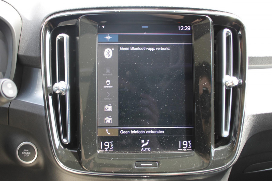 Volvo XC40 T5 262PK Automaat Recharge Business Pro Blis / Panoramisch schuif-kaneldak / Adaptieve Cruise Control / Parkeersensoren voor en achter met parkeercamera /Cross traffic alert
