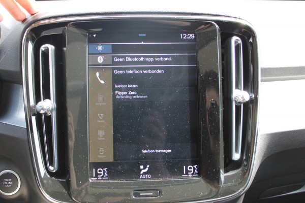 Volvo XC40 T5 262PK Automaat Recharge Business Pro Blis / Panoramisch schuif-kaneldak / Adaptieve Cruise Control / Parkeersensoren voor en achter met parkeercamera /Cross traffic alert