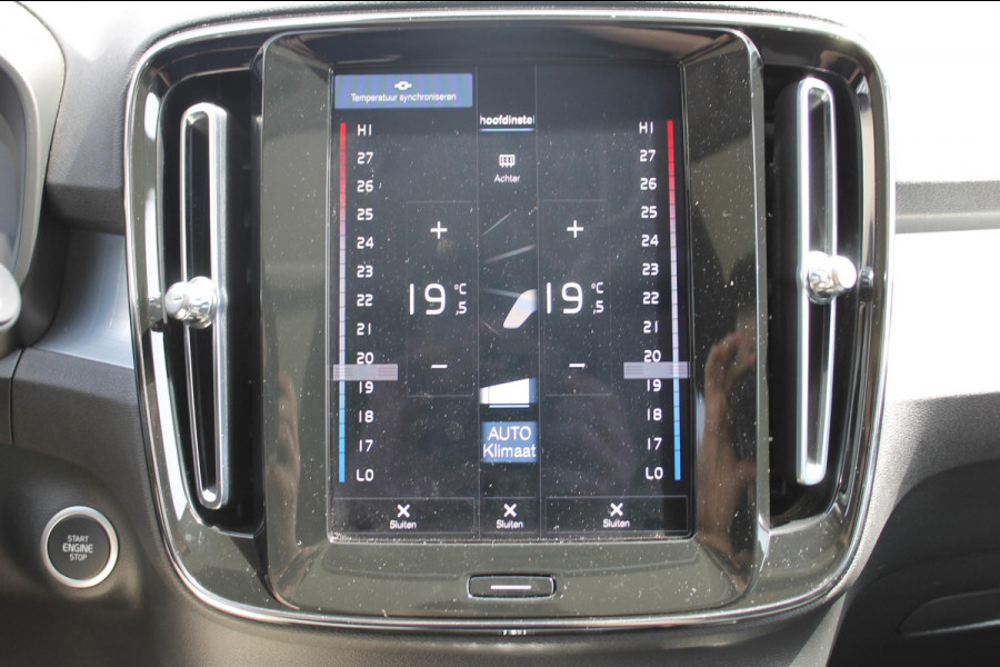 Volvo XC40 T5 262PK Automaat Recharge Business Pro Blis / Panoramisch schuif-kaneldak / Adaptieve Cruise Control / Parkeersensoren voor en achter met parkeercamera /Cross traffic alert