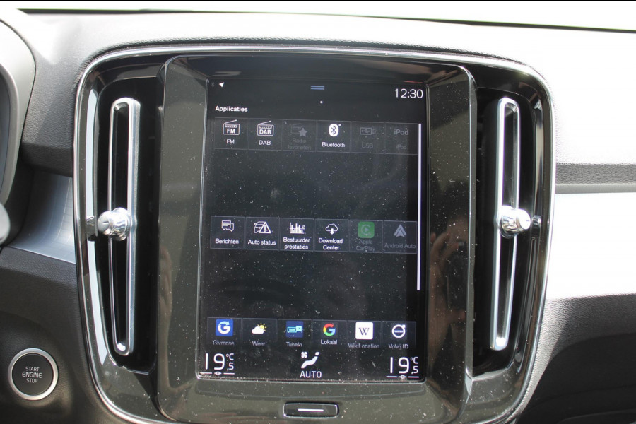 Volvo XC40 T5 262PK Automaat Recharge Business Pro Blis / Panoramisch schuif-kaneldak / Adaptieve Cruise Control / Parkeersensoren voor en achter met parkeercamera /Cross traffic alert