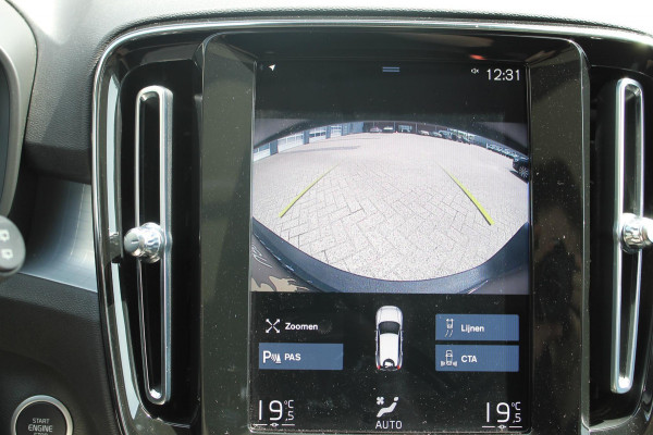 Volvo XC40 T5 262PK Automaat Recharge Business Pro Blis / Panoramisch schuif-kaneldak / Adaptieve Cruise Control / Parkeersensoren voor en achter met parkeercamera /Cross traffic alert