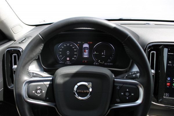 Volvo XC40 T5 262PK Automaat Recharge Business Pro Blis / Panoramisch schuif-kaneldak / Adaptieve Cruise Control / Parkeersensoren voor en achter met parkeercamera /Cross traffic alert