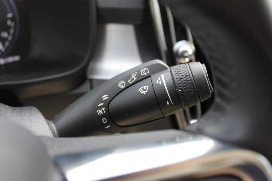 Volvo XC40 T5 262PK Automaat Recharge Business Pro Blis / Panoramisch schuif-kaneldak / Adaptieve Cruise Control / Parkeersensoren voor en achter met parkeercamera /Cross traffic alert