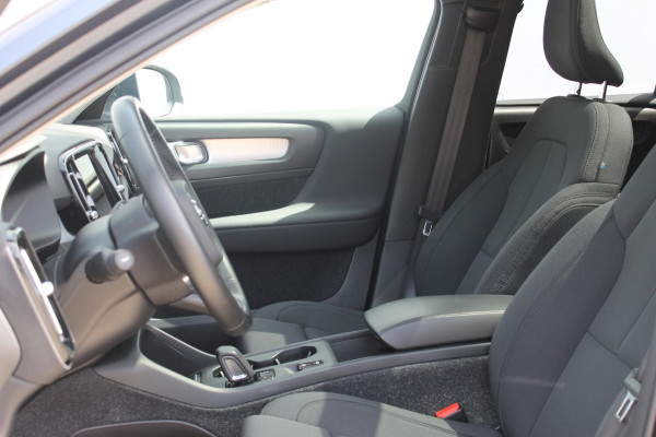 Volvo XC40 T5 262PK Automaat Recharge Business Pro Blis / Panoramisch schuif-kaneldak / Adaptieve Cruise Control / Parkeersensoren voor en achter met parkeercamera /Cross traffic alert