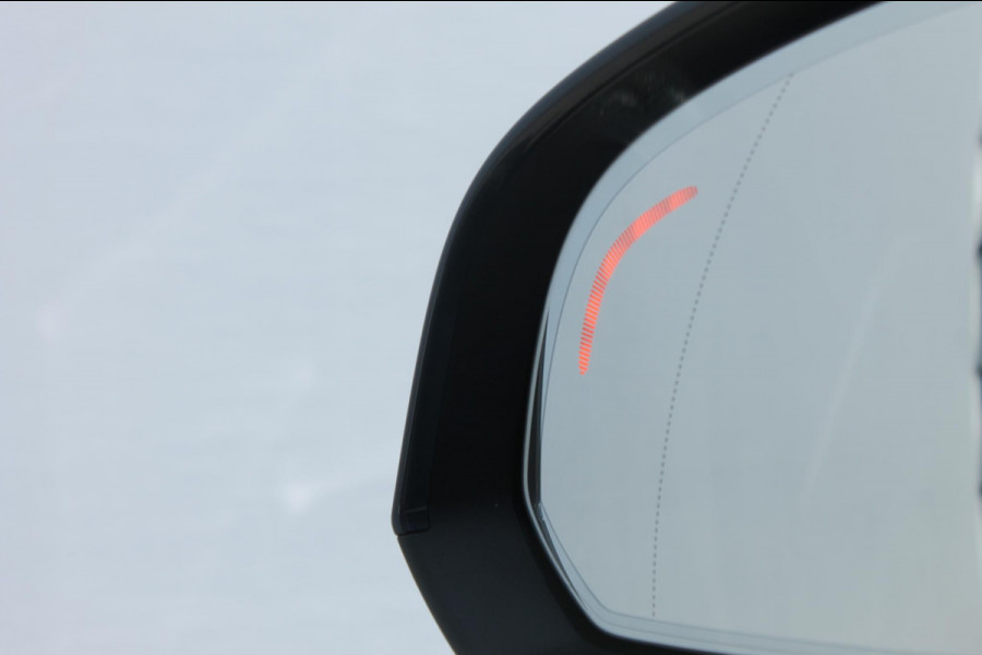 Volvo XC40 T5 262PK Automaat Recharge Business Pro Blis / Panoramisch schuif-kaneldak / Adaptieve Cruise Control / Parkeersensoren voor en achter met parkeercamera /Cross traffic alert