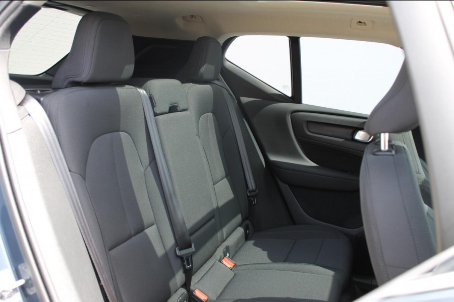 Volvo XC40 T5 262PK Automaat Recharge Business Pro Blis / Panoramisch schuif-kaneldak / Adaptieve Cruise Control / Parkeersensoren voor en achter met parkeercamera /Cross traffic alert