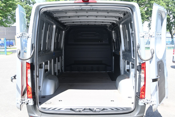 Mercedes-Benz Sprinter 315 CDI L2H1 RWD MBUX met camera, Geveerde stoel, Trekhaak, Etc.