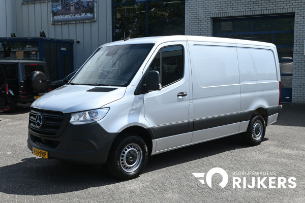 Mercedes-Benz Sprinter 315 CDI L2H1 RWD MBUX met camera, Geveerde stoel, Trekhaak, Etc.