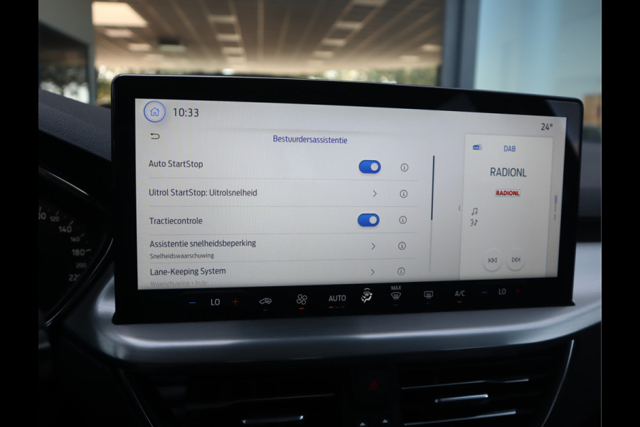 Ford Focus 1.0 EcoBoost Hybrid Titanium Carplay / Elekramen / Airco / Pdc