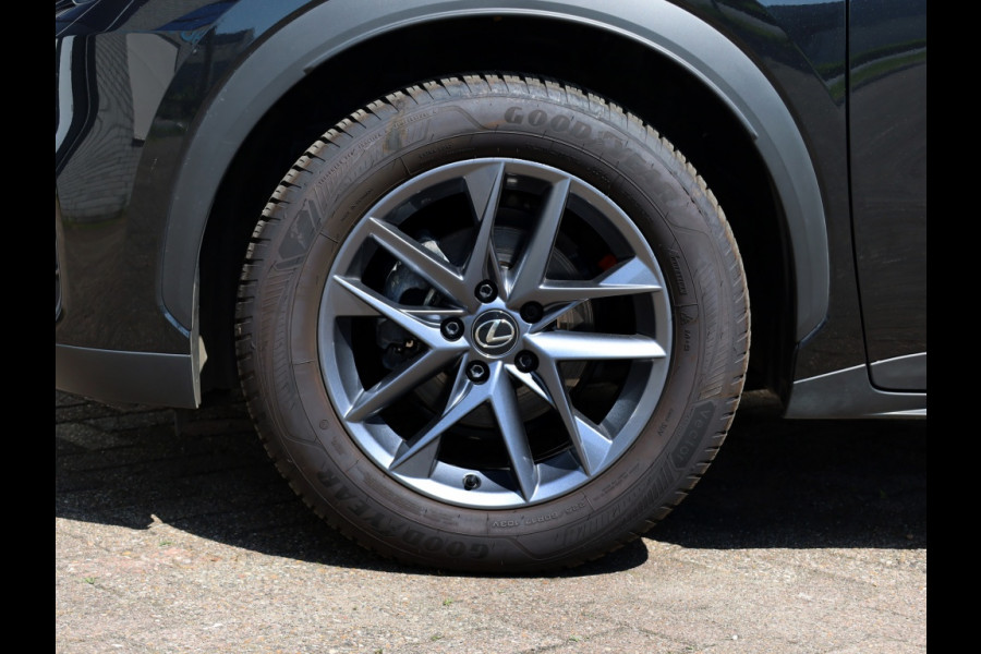 Lexus LBX 2WD Comfort & Safety | Stoelverwarming | Dodehoek | Parkeersenso