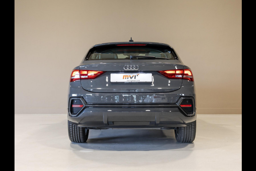 Audi Q3 Sportback 35 TFSI Business Edition / 150pk / Leder / Dodehoek herkenning / Stoelverwarming /
