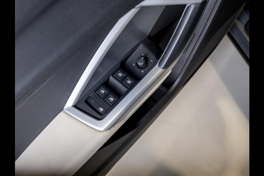 Audi Q3 Sportback 35 TFSI Business Edition / 150pk / Leder / Dodehoek herkenning / Stoelverwarming /