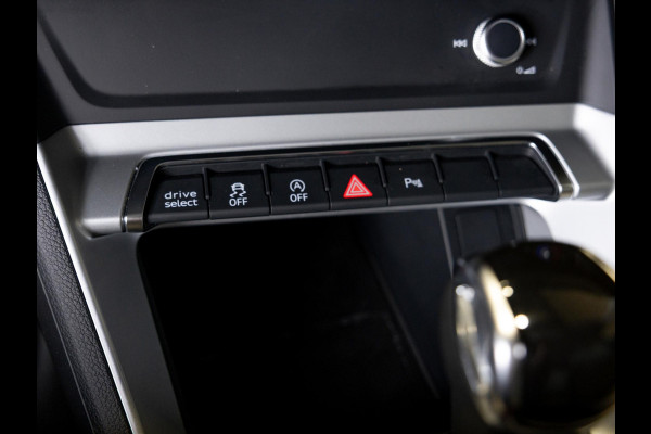 Audi Q3 Sportback 35 TFSI Business Edition / 150pk / Leder / Dodehoek herkenning / Stoelverwarming /