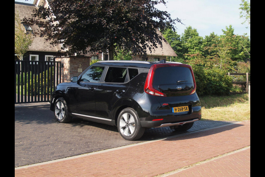 Kia e-Soul ExecutiveLine 64 kWh | Camera | Trekhaak | Harman Kardon | Head-Up Display | Apple Carplay |