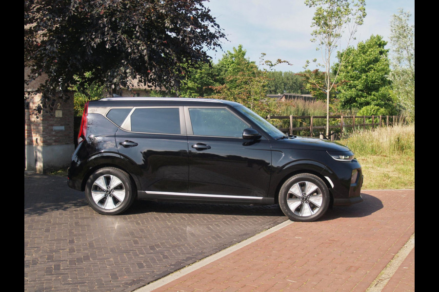 Kia e-Soul ExecutiveLine 64 kWh | Camera | Trekhaak | Harman Kardon | Head-Up Display | Apple Carplay |