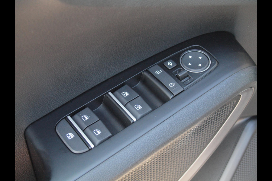 Kia e-Soul ExecutiveLine 64 kWh | Camera | Trekhaak | Harman Kardon | Head-Up Display | Apple Carplay |