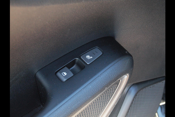 Kia e-Soul ExecutiveLine 64 kWh | Camera | Trekhaak | Harman Kardon | Head-Up Display | Apple Carplay |