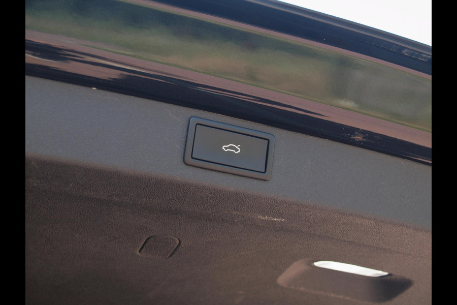 Škoda ENYAQ iV 80 | Panoramadak | Head-Up Display | Trekhaak | Camera | ACC |