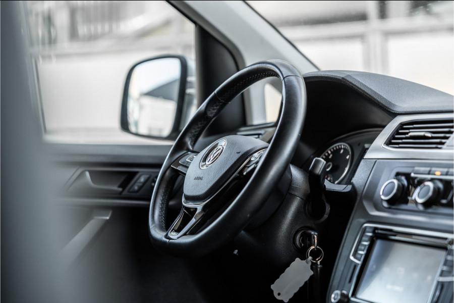 Volkswagen Caddy 2.0 TDI 185 PK DSG R-Line | Camera | CarPlay | Alarm | ACC | Lane Assist | Trekhaak | Navigatie | PDC | DAB | Nieuwe APK | NAP Logisch