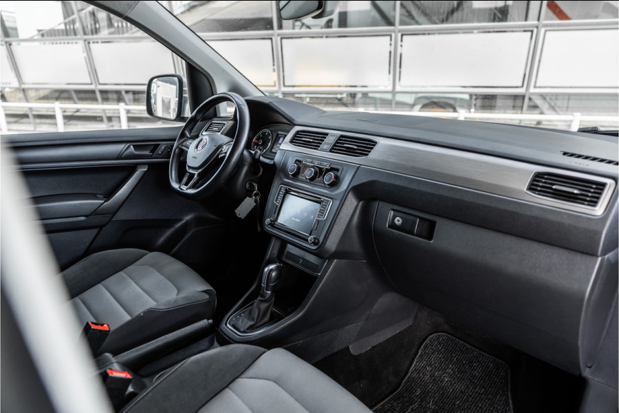 Volkswagen Caddy 2.0 TDI 185 PK DSG R-Line | Camera | CarPlay | Alarm | ACC | Lane Assist | Trekhaak | Navigatie | PDC | DAB | Nieuwe APK | NAP Logisch