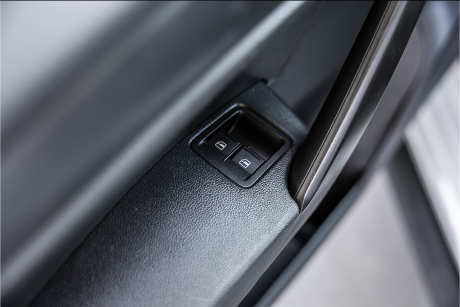 Volkswagen Caddy 2.0 TDI 185 PK DSG R-Line | Camera | CarPlay | Alarm | ACC | Lane Assist | Trekhaak | Navigatie | PDC | DAB | Nieuwe APK | NAP Logisch