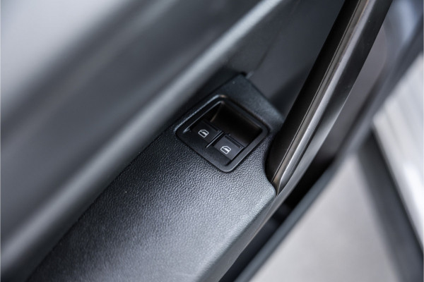 Volkswagen Caddy 2.0 TDI 185 PK DSG R-Line | Camera | CarPlay | Alarm | ACC | Lane Assist | Trekhaak | Navigatie | PDC | DAB | Nieuwe APK | NAP Logisch