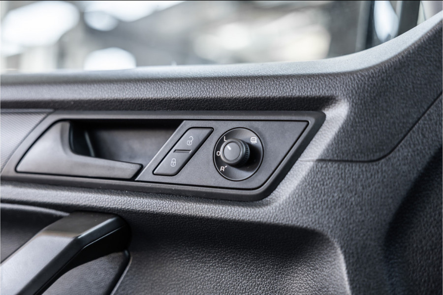 Volkswagen Caddy 2.0 TDI 185 PK DSG R-Line | Camera | CarPlay | Alarm | ACC | Lane Assist | Trekhaak | Navigatie | PDC | DAB | Nieuwe APK | NAP Logisch