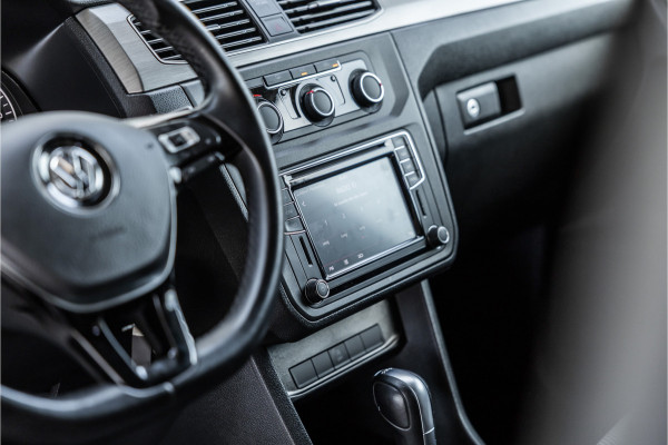Volkswagen Caddy 2.0 TDI 185 PK DSG R-Line | Camera | CarPlay | Alarm | ACC | Lane Assist | Trekhaak | Navigatie | PDC | DAB | Nieuwe APK | NAP Logisch