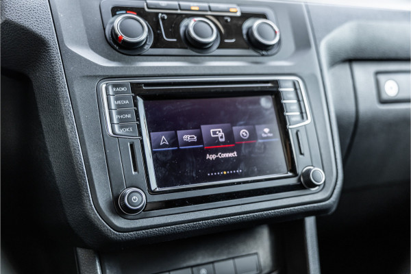 Volkswagen Caddy 2.0 TDI 185 PK DSG R-Line | Camera | CarPlay | Alarm | ACC | Lane Assist | Trekhaak | Navigatie | PDC | DAB | Nieuwe APK | NAP Logisch