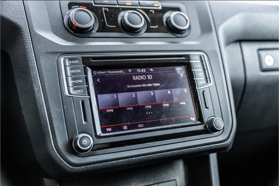 Volkswagen Caddy 2.0 TDI 185 PK DSG R-Line | Camera | CarPlay | Alarm | ACC | Lane Assist | Trekhaak | Navigatie | PDC | DAB | Nieuwe APK | NAP Logisch