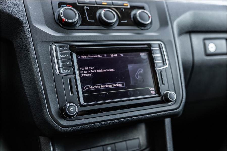 Volkswagen Caddy 2.0 TDI 185 PK DSG R-Line | Camera | CarPlay | Alarm | ACC | Lane Assist | Trekhaak | Navigatie | PDC | DAB | Nieuwe APK | NAP Logisch