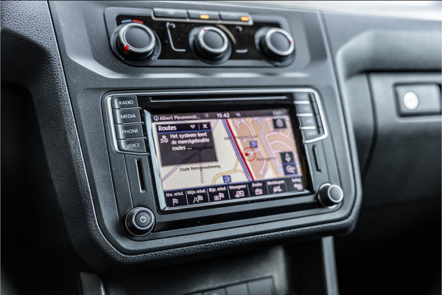 Volkswagen Caddy 2.0 TDI 185 PK DSG R-Line | Camera | CarPlay | Alarm | ACC | Lane Assist | Trekhaak | Navigatie | PDC | DAB | Nieuwe APK | NAP Logisch