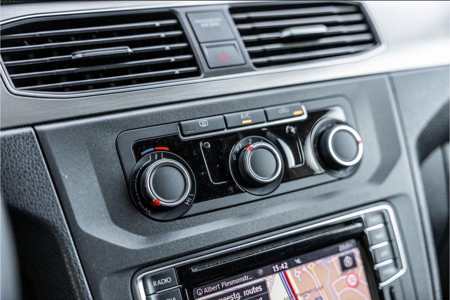 Volkswagen Caddy 2.0 TDI 185 PK DSG R-Line | Camera | CarPlay | Alarm | ACC | Lane Assist | Trekhaak | Navigatie | PDC | DAB | Nieuwe APK | NAP Logisch