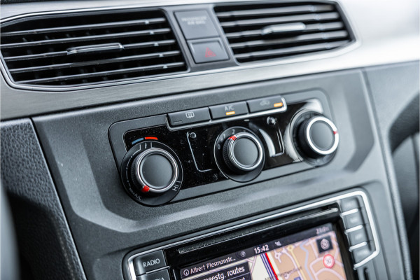 Volkswagen Caddy 2.0 TDI 185 PK DSG R-Line | Camera | CarPlay | Alarm | ACC | Lane Assist | Trekhaak | Navigatie | PDC | DAB | Nieuwe APK | NAP Logisch