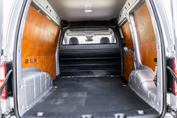 Volkswagen Caddy 2.0 TDI 185 PK DSG R-Line | Camera | CarPlay | Alarm | ACC | Lane Assist | Trekhaak | Navigatie | PDC | DAB | Nieuwe APK | NAP Logisch