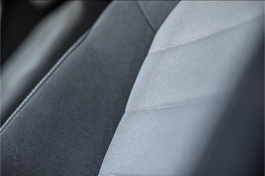 Volkswagen Caddy 2.0 TDI 185 PK DSG R-Line | Camera | CarPlay | Alarm | ACC | Lane Assist | Trekhaak | Navigatie | PDC | DAB | Nieuwe APK | NAP Logisch