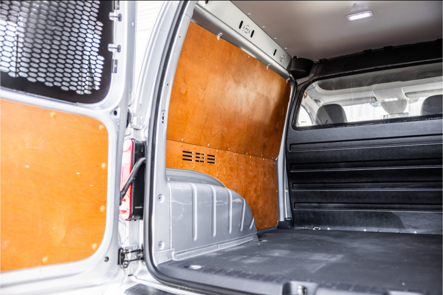 Volkswagen Caddy 2.0 TDI 185 PK DSG R-Line | Camera | CarPlay | Alarm | ACC | Lane Assist | Trekhaak | Navigatie | PDC | DAB | Nieuwe APK | NAP Logisch