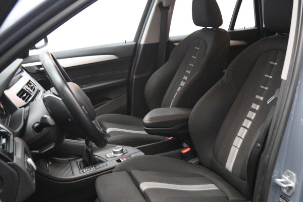 BMW X1 sDrive18i High 140 PK Executive Edition, Trekhaak, Head-Up Display, Stoelverwarming, Sportstoelen