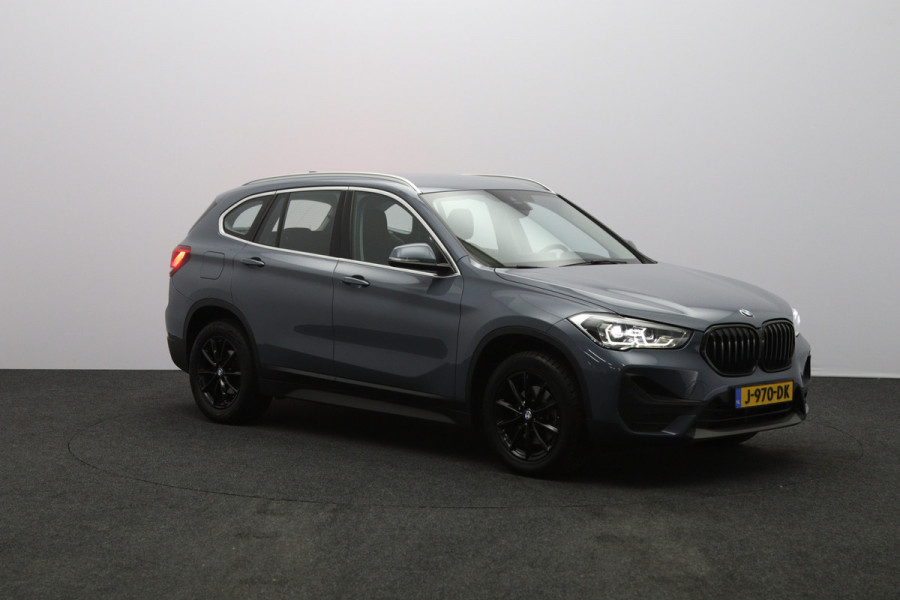BMW X1 sDrive18i High 140 PK Executive Edition, Trekhaak, Head-Up Display, Stoelverwarming, Sportstoelen